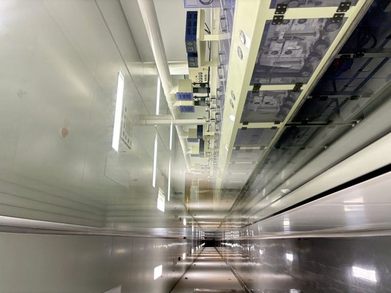 Yellow-room corridor with the line on the left